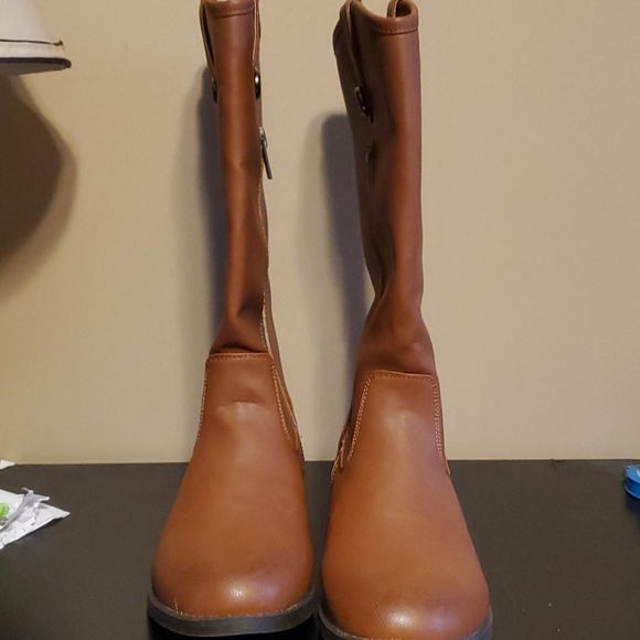 New Frye Boots - Picture 4 of 16